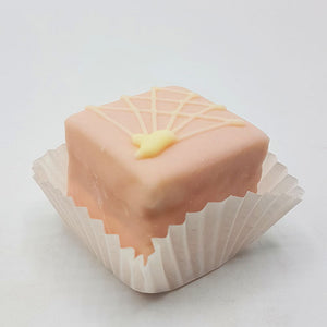 Enjoy the colorful petit fours from Macaronstore.nl!