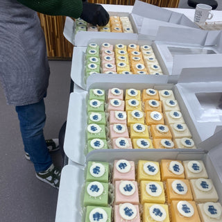 Petit Fours met logo (vanaf 25 stuks) - Macaronstore.nl