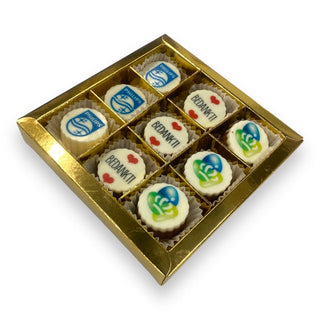 9 luxe bonbons met logo in gouden doosje - Macaronstore.nl